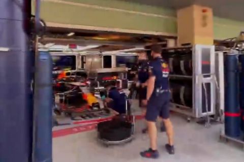 Formula 1, Άμπου Ντάμπι: Ο Τσιτσιπάς στα paddocks της Red Bull, στηρίζει τον Φερστάπεν
