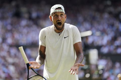 Ο Νικ Κύργιος διαμαρτύρεται στον διαιτητή στο Wimbledon