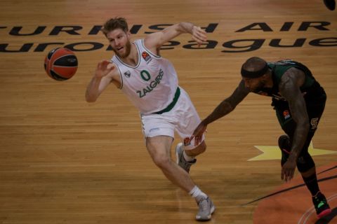 Ο Τόμας Γουόκαπ σε φάση από αγώνα Παναθηναϊκός - Ζάλγκιρις στη EuroLeague 2019/20