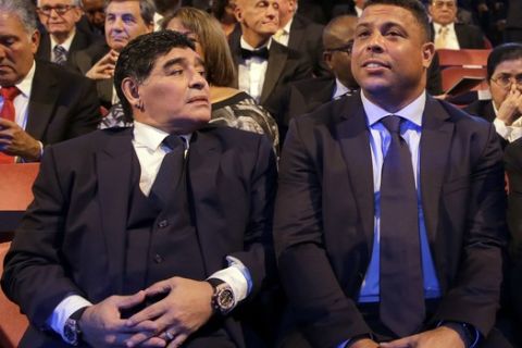 Argentinian soccer legend Diego Armando Maradona, left, sits beside Brazilian soccer legend Ronaldo during the The Best FIFA 2017 Awards at the Palladium Theatre in London, Monday, Oct. 23, 2017. (AP Photo/Alastair Grant)