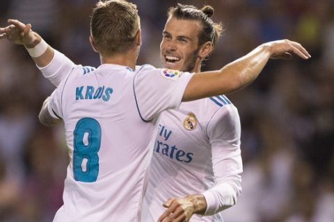 Real Madrid's Toni Kroos, left, is congratulated by Real Madrid's Gareth Bale after scoring a goal during a Spanish La Liga soccer match between Deportivo and Real Madrid at the Riazor stadium in A Coruna, Spain, Sunday, Aug. 20, 2017. (AP Photo/Lalo R. Villar)