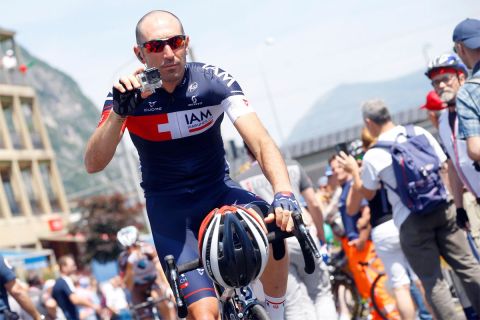Ο Ζερόμ Πινό, στην τελευταία του χρονιά ως αθλητής στην επαγγελματική ποδηλασία με τη φανέλα της ΙΑΜ (Giro d'Italia 2015). 