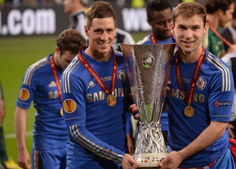 Goalscorers Fernando Torres (L) and Branislav Ivanovic of Chelsea FC celebrate with the trophy after the UEFA Europa League final against SL Benfica