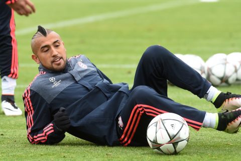 "Bayern Munich's Chilean midfielder Arturo Vidal attends the final team training on the eve of the Champions League semi-final, first-leg football match between Atletico Madrid and Bayern Munich in Munich, southern Germany, on April 26, 2016. / AFP / CHRISTOF STACHE        (Photo credit should read CHRISTOF STACHE/AFP/Getty Images)"