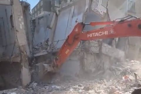 Σεισμός στην Τουρκία: Συνεχίζονται οι έρευνες στα ερείπια του σπιτιού του αγνοούμενου Ατσού