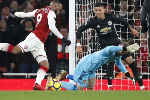Arsenal's Alexandre Lacazette, left, fails to score during the English Premier League soccer match between Arsenal and Manchester United at the Emirates stadium in London, Saturday, Dec. 2, 2017. (AP Photo/Kirsty Wigglesworth)