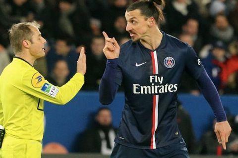 PARIS, FRANCE - JANUARY 30:  Zlatan Ibrahimovic of Paris Saint-Germain react with the referee Philippe Kalt during the French  Ligue 1 between Paris Saint-Germain FC and Stade Rennais FC at Parc Des Princes on January 30, 2015 in Paris, France.  (Photo by Xavier Laine/Getty Images)