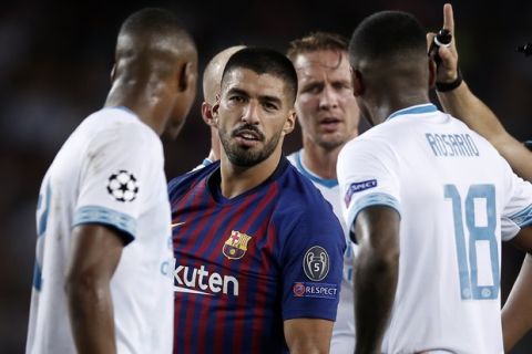 Barcelona forward Luis Suarez, center, reacts during the group B Champions League soccer match between FC Barcelona and PSV Eindhoven at the Camp Nou stadium in Barcelona, Spain, Tuesday, Sept. 18, 2018. (AP Photo/Manu Fernandez)