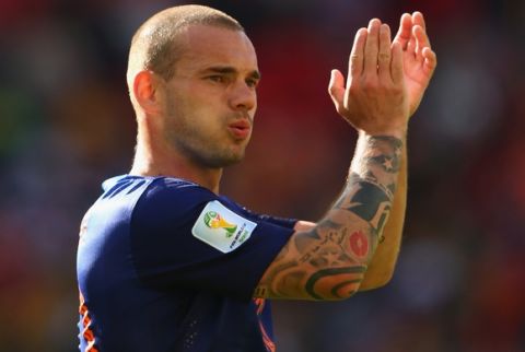 PORTO ALEGRE, BRAZIL - JUNE 18:  Wesley Sneijder of the Netherlands acknowledges the fans after a 3-2 victory in  the 2014 FIFA World Cup Brazil Group B match between Australia and Netherlands at Estadio Beira-Rio on June 18, 2014 in Porto Alegre, Brazil.  (Photo by Quinn Rooney/Getty Images)