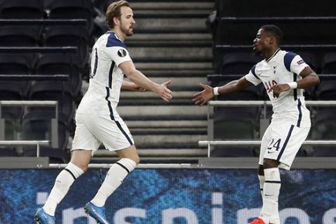 Tottenham's Harry Kane, left, celebrates after scoring his side's second goal during the Europa League round of 16, first leg, soccer match between Tottenham Hotspur and Dinamo Zagreb at the Tottenham Hotspur Stadium in London, England, Thursday, March 11, 2021. (AP photo/Alastair Grant, Pool)
