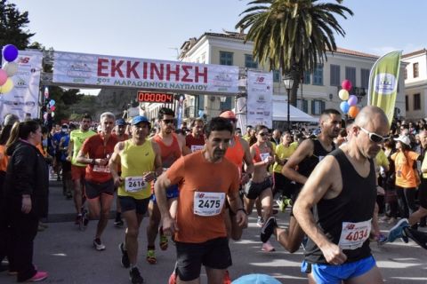 5ος Μαραθώνιος Ναυπλίου 2018//
Μαραθώνιος και Ημιμαραθώνιος δρόμος.
Με τη συμμετοχή 250 αθλητών ξεκίνησε στις 9.00 πμ ο 5ος Μαραθώνιος και με 1000 αθλητές ο ημιμαραθώνιος Ναυπλίου, σήμερα Κυριακή 4 Μαρτίου. Την εκκίνηση των αγώνων έκαναν ο Δήμαρχος Ναυπλιέων Δημήτρης Κωστούρος και η πρόεδρος του συλλόγου ΕΛΠΙΔΑ Μαριάννα Βαρδινογιάννη. Παρόντες ο Αντιπεριφερειάρχης Αργολίδας Τάσσος Χειβιδόπουλος, ο βουλευτής Αργολίδας Γ. Ανδριανός και η θεματική αντιπεριφερειάρχης Ελένη Παναγιωτοπούλου . Κυρακή 4/3/2018.  (EUROKINISSI/ΒΑΣΙΛΗΣ ΠΑΠΑΔΟΠΟΥΛΟΣ)