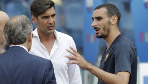 Roma's head coach Paulo Fonseca, left, talks with Davide Zappacosta prior to the start of a Serie A soccer match between Lazio and Rome, at the Rome Olympic stadium, Sunday, Sept. 1, 2019. (AP Photo/Alessandra Tarantino)