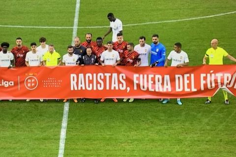 Μαγιόρκα - Βαλένθια: Ο Ντιακαμπί αρνήθηκε να ποζάρει για το αντιρατσιστικό μήνυμα της La Liga