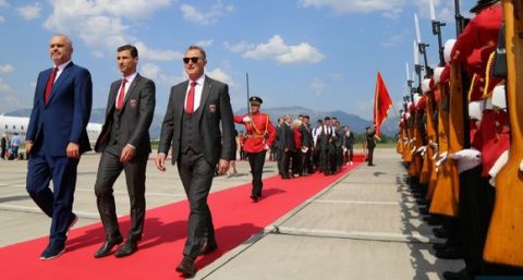Υποδοχή ηρώων στους Αλβανούς ποδοσφαιριστές