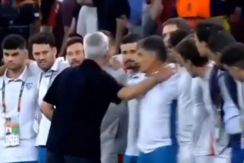 Ο Μουρίνιο συγχαίρει τον προπονητή της Σεβίλλης πριν καν ο Μοντιέλ χτυπήσει το τελευταίο πέναλτι