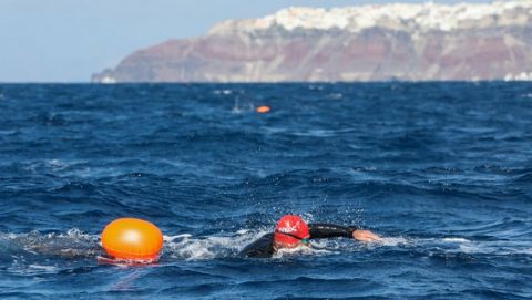 Santorini Experience: Κολύμβηση στα μαγευτικά νερά του Αιγαίου 