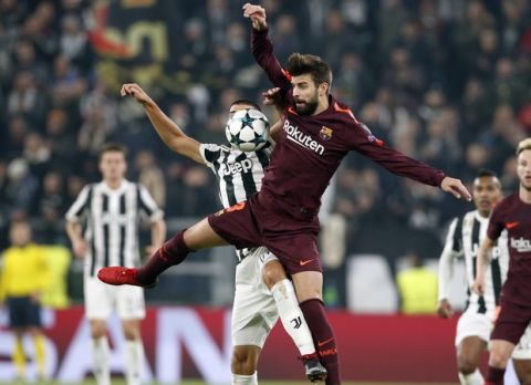 Barcelona's Gerard Pique, right, and Juventus' Sami Khedira vie for the ball during the Champions League group D soccer match between Juventus and Barcelona, at the Allianz Stadium in Turin, Italy, Wednesday, Nov. 22, 2017. (AP Photo/Antonio Calanni)