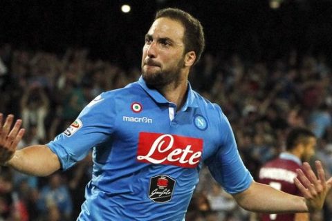 Napoli's Gonzalo Higuain (R) celebrates after scoring his second goal against Lazio's in their Serie A soccer match at the San Paolo stadium in Naples, Italy, May 31, 2015.  REUTERS/Ciro De Luca 

 
Picture Supplied by Action Images