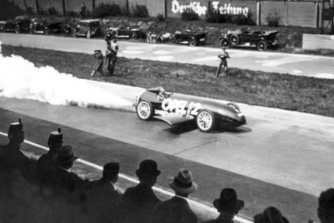 Spectacular: The RAK 2 races past the stands of the Avus trailing a white plume of smoke.
