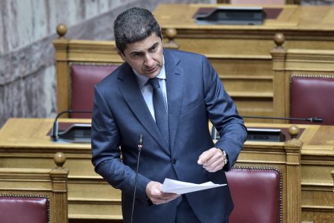 Ο Υφυπουργός Αθλητισμού, Λευτέρης Αυγενάκης, στο πλαίσιο ομιλίας του στο ελληνικό κοινοβούλιο | 17 Ιανουαρίου 2023