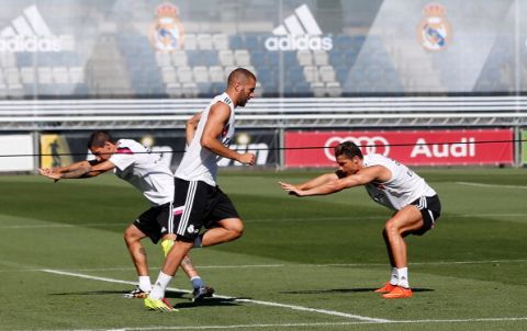 MADRID, SPAIN - AUGUST 07: (L-R) Angel di Maria, Karim Benzema and Cristiano Ronaldo of Real Madrid exercise during a training session at Valdebebas training ground on August 7, 2014 in Madrid, Spain. (Photo by Antonio Villalba/Real Madrid via Getty Images)