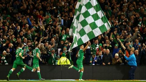 DUBLIN, IRELAND - NOVEMBER 16:  Jon Walters #14  of the Republic of Ireland celebrates after scoring the opening goal from the penalty spot during the UEFA EURO 2016 Qualifier play off, second leg match between Republic of Ireland and Bosnia and Herzegovina at the Aviva Stadium on November 16, 2015 in Dublin, Ireland.  (Photo by Ian Walton/Getty Images)