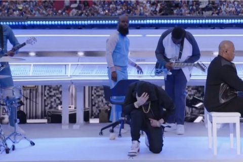 Super Bowl: Ο Eminem γονάτισε και αποθεώθηκε