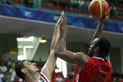 Angola's Joaquim Gomes (R) and Jordan's Zaid Alkhas (L) during their group A preliminary round match at the World Basketball Championships at the Kadir Has arena in Kayseri on August 29, 2010.  AFP PHOTO/BEHROUZ MEHRI (Photo credit should read BEHROUZ MEHRI/AFP/Getty Images)