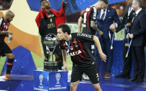 Pablo of Brazil's Atletico Paranaense kisses the trophy after defeating Colombia's Junior in the Copa Sudamericana final soccer match at the Arena da Baixada stadium in Curitiba, Brazil, Thursday, Dec. 13, 2018. Atletico Paranaense beat Junior 4-3 on penalties after the match ended 1-1 after extra time. (AP Photo/Victor Caivano)