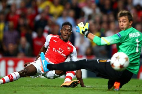 LONDON, ENGLAND - OCTOBER 01:  Danny Welbeck of Arsenal scores his team's second goal past Fernando Muslera of Galatasaray AS during the UEFA Champions League group D match between Arsenal FC and Galatasaray AS at Emirates Stadium on October 1, 2014 in London, United Kingdom.  (Photo by Paul Gilham/Getty Images)
