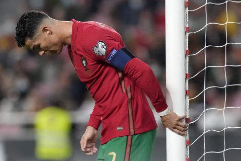Ο Κριστιάνο Ρονάλντο απογοητευμένος μετά την ήττα της Πορτογαλίας από την Ισπανία στα προκριματικά του Μουντιάλ