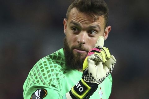 Celta's goalkeeper Sergio Alvarez looks round at the fans during the Europa League semifinal second leg soccer match between Manchester United and Celta Vigo at Old Trafford in Manchester, England, Thursday, May 11, 2017. (AP Photo/Dave Thompson)
