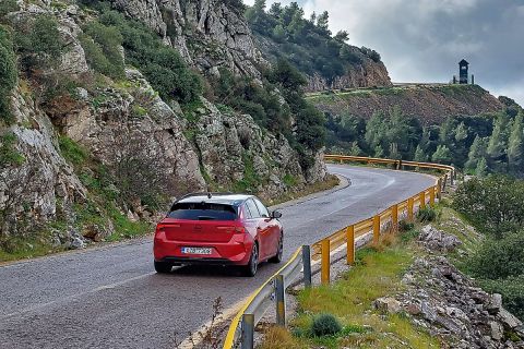 Δοκιμή Opel Astra 1.6T Plug-in Hybrid: Το υβριδικό Astra προσφέρει επιδόσεις 180 ίππων και ηλεκτροκίνηση για έως 60 km