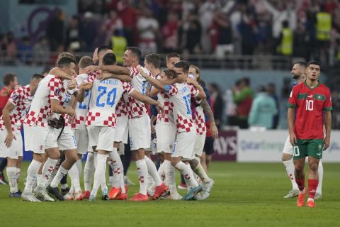 Οι παίκτες της Κροατίας πανηγυρίζουν γκολ που σημείωσαν κόντρα στο Μαρόκο στο μικρό τελικό του Παγκοσμίου Κυπέλλου 2022 στο "Καλίφα", Ντόχα | Σάββατο 17 Δεκεμβρίου 2022