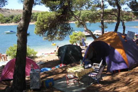 Camping: Χρήσιμες συμβουλές για να μην σας λείψει τίποτα!