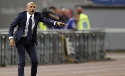 Inter Milan coach Luciano Spalletti gestures during a Serie A soccer match between Roma and Inter Milan, at the Rome Olympic Stadium, Saturday, Aug. 26, 2017 (AP Photo/Andrew Medichini)