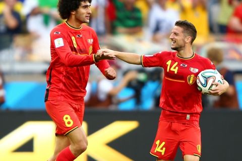 BELO HORIZONTE, BRAZIL - JUNE 17:  Marouane Fellaini of Belgium (L) celebrates scoring his team's first goal with Dries Mertens during the 2014 FIFA World Cup Brazil Group H match between Belgium and Algeria at Estadio Mineirao on June 17, 2014 in Belo Horizonte, Brazil.  (Photo by Ian Walton/Getty Images)