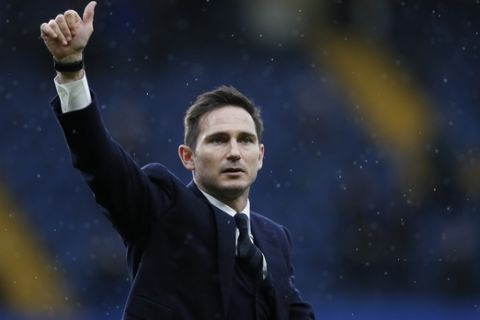 Former Chelsea player Frank Lampard thanks the fans as he does a lap of honour at half time during the English Premier League soccer match between Chelsea and Swansea City at Stamford Bridge stadium in London, Saturday, Feb. 25, 2017. (AP Photo/Kirsty Wigglesworth)