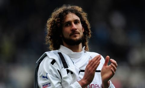 NEWCASTLE UPON TYNE, ENGLAND - MAY 19:  Newcastle captain Fabricio Coloccini applauds the crowd after the Barclays Premier League match between Newcastle United and Arsenal at St James' Park on May 19, 2013 in Newcastle upon Tyne, England.  (Photo by Stu Forster/Getty Images)