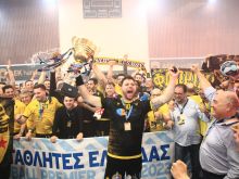 Πρωταθλήτρια στην Handball Premier η ΑΕΚ, νίκησε στον πέμπτο τελικό τον Ολυμπιακό