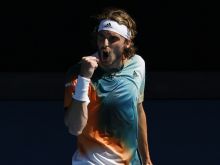Ακάθεκτος στους "16" του Australian Open ο Τσιτσιπάς, 3-1 σετ τον Περ