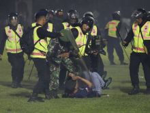 Τραγωδία στην Ινδονησία: Νέα σοκαριστικά στοιχεία, τουλάχιστον 174 νεκροί και 11 πολύ σοβαρά τραυματίες