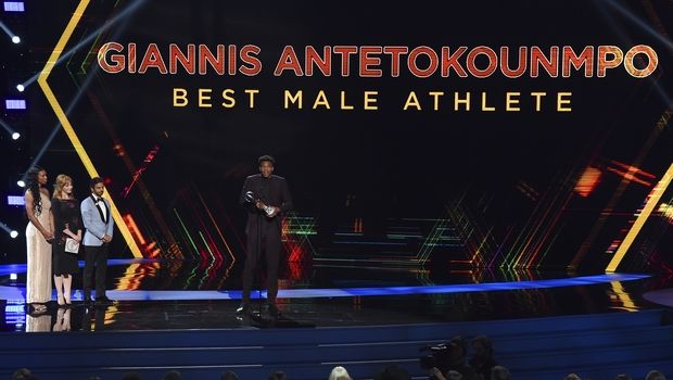 Γιάννης Αντετοκούνμπο: Αθλητής της χρονιάς στις ΗΠΑ στα βραβεία του ESPN