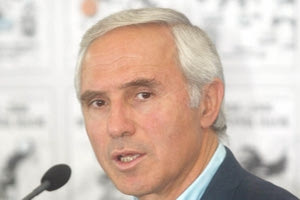 Ο Αποστολίδης μεταβίβασε τις μετοχές του