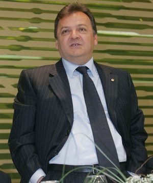 Να περάσει ο επόμενος