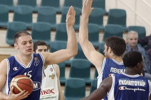 Του έδειξε… το δρόμο