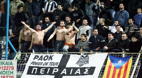 Aφίσες από τους οπαδούς