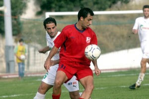 Ψάχνει το “τρίποντο”