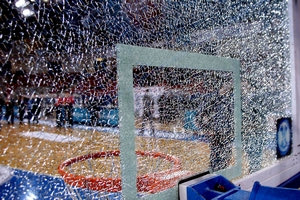 Έχασε… και την πρώτη θέση