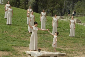 Eπεισοδιακό ξεκίνημα για την ολυμπιακή φλόγα